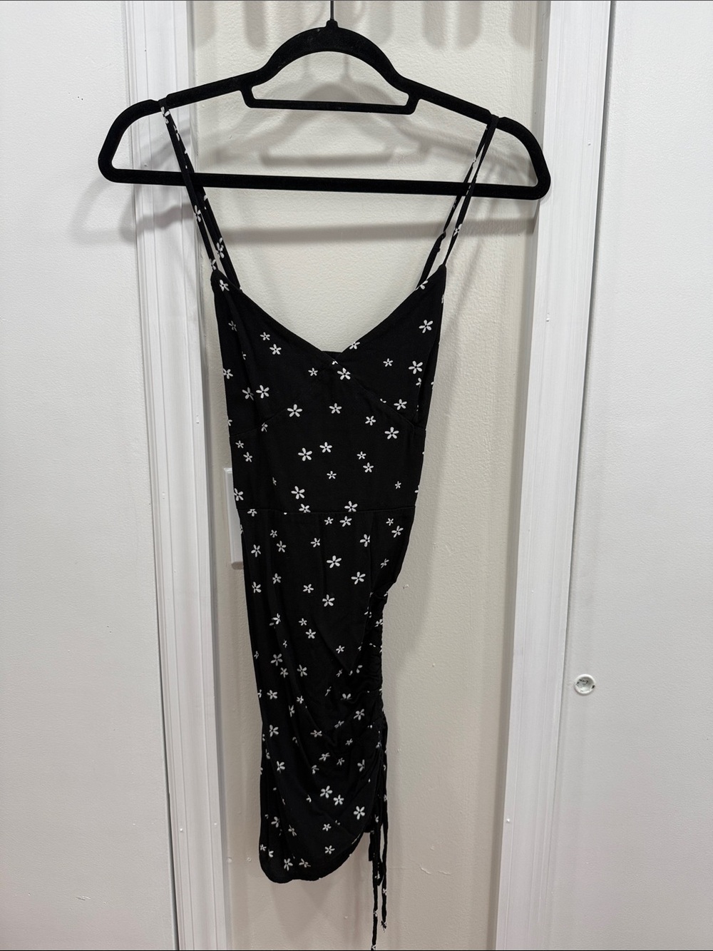 LA Hearts Black Midi Dress with White Daisies